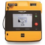 Defibrylatory serca – kiedy i jak ich używać, aby uratować życie?